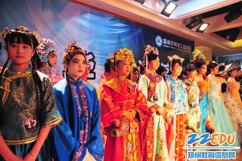 参与汇报的学子
